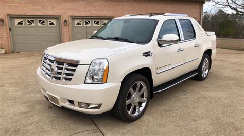 2009 Cadillac Escalade EXT Owners Manual